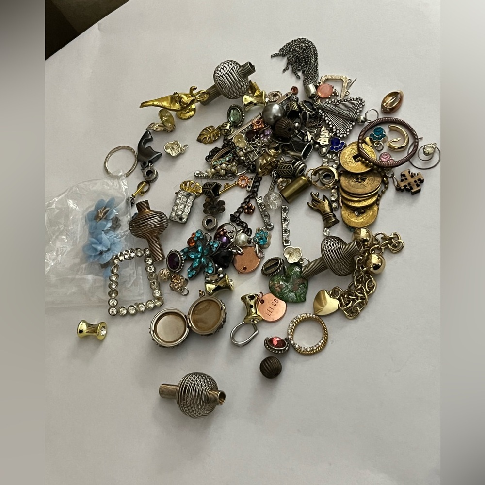 Vintage Jewelry Jar with various mixed materials for endless possibilities - Picture 3 of 7